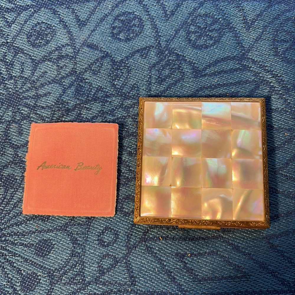 Vtg American Beauty Powder Compact Mother of Pearl with Puff